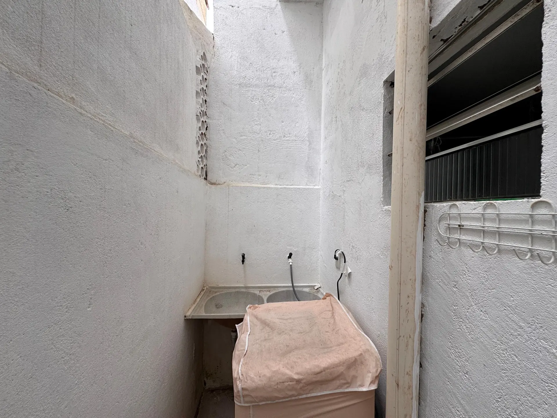 Washing machine in a one-bedroom house, 76 m² — photo 30