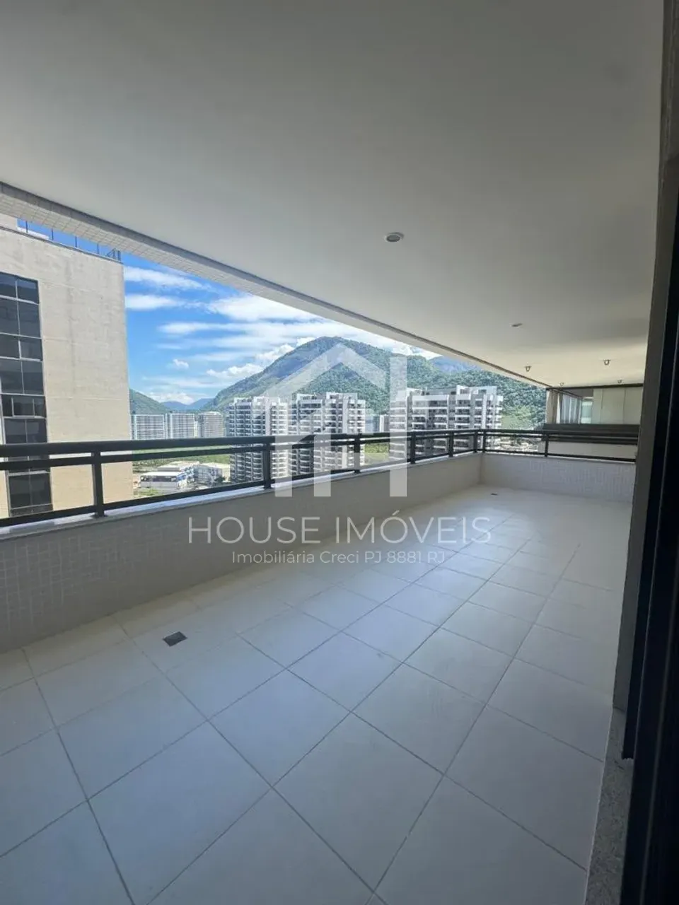Apartment with 3 bedrooms and a balcony with mountain views — photo 11