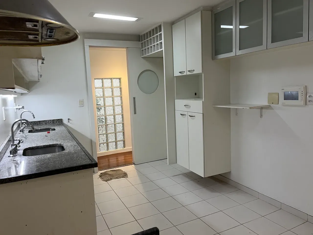 4-bedroom apartment with a bathtub in Rio de Janeiro — photo 16