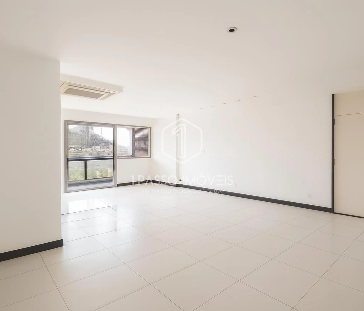 3-bedroom apartment with glassed-in balcony and 160 m² — photo 23