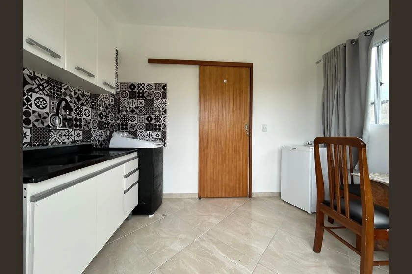 Furnished 1-bedroom apartment with a balcony