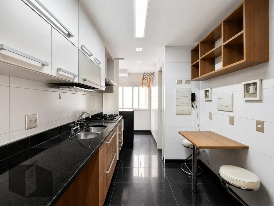 Walk-in closet in a 3-bedroom apartment, 122 m² — photo 17