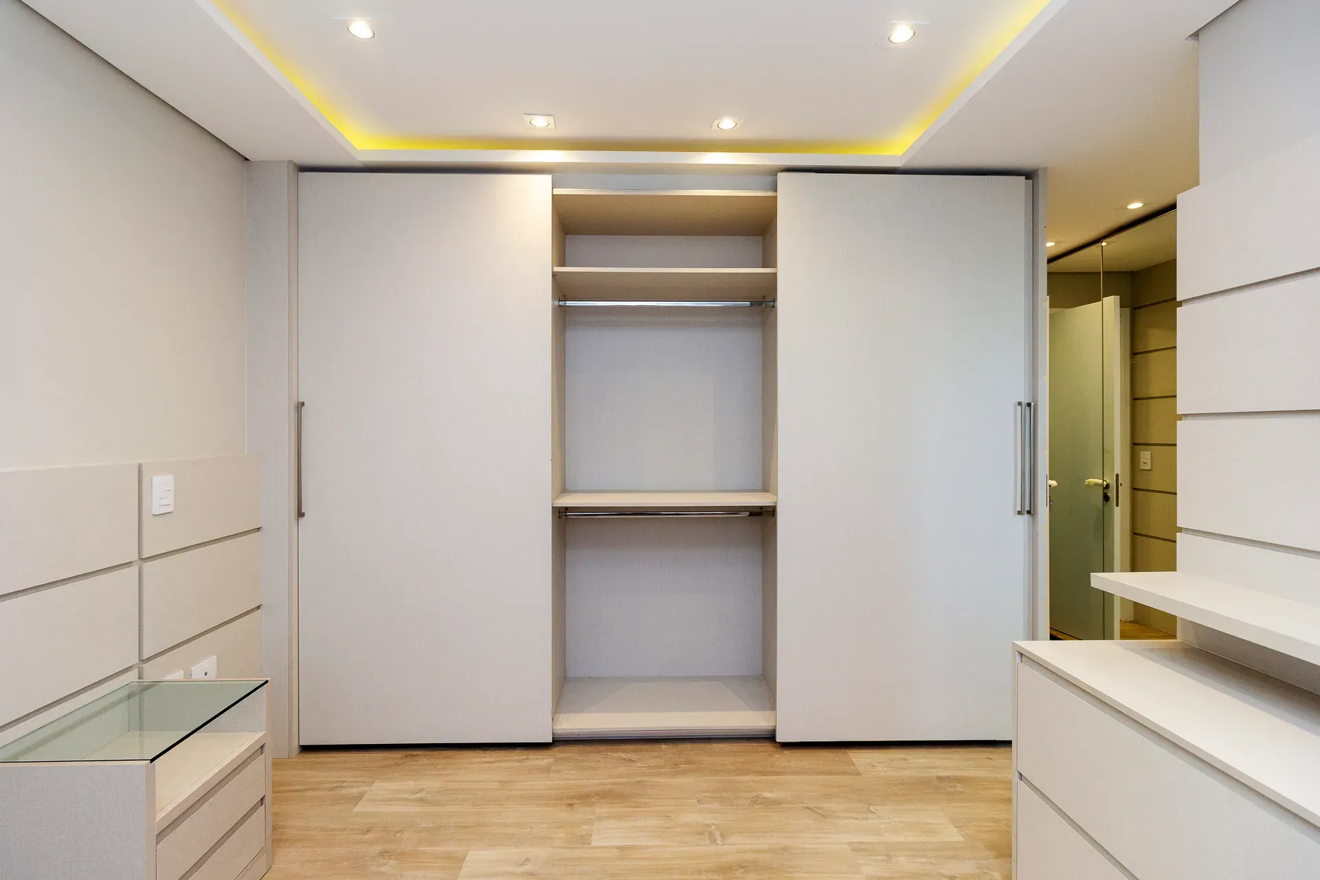Unfurnished 4-bedroom apartment with 5 bathrooms — photo 63