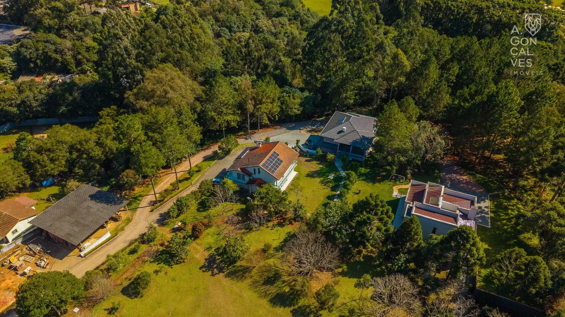 House with 4 bedrooms, 4 bathrooms and air conditioning — photo 48