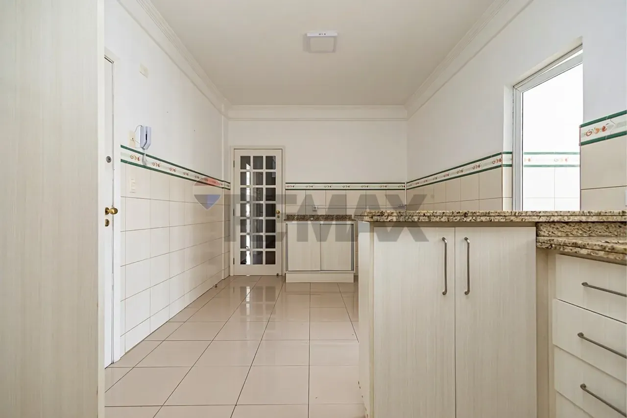 Home office in a 3-bedroom apartment, 181 m² — photo 13