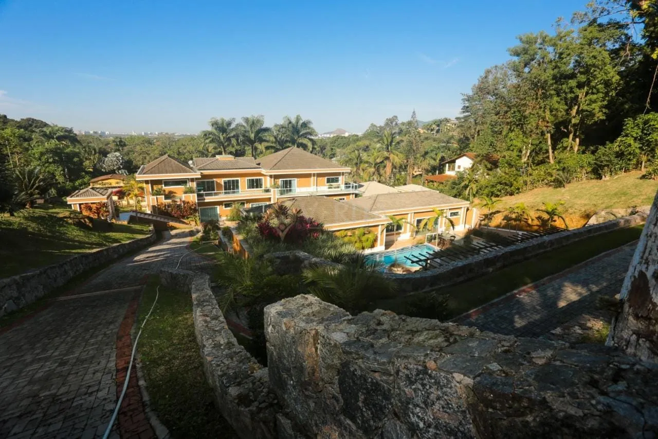 Furnished house with 5 bedrooms and 5 bathrooms, 3200 m² — photo 2