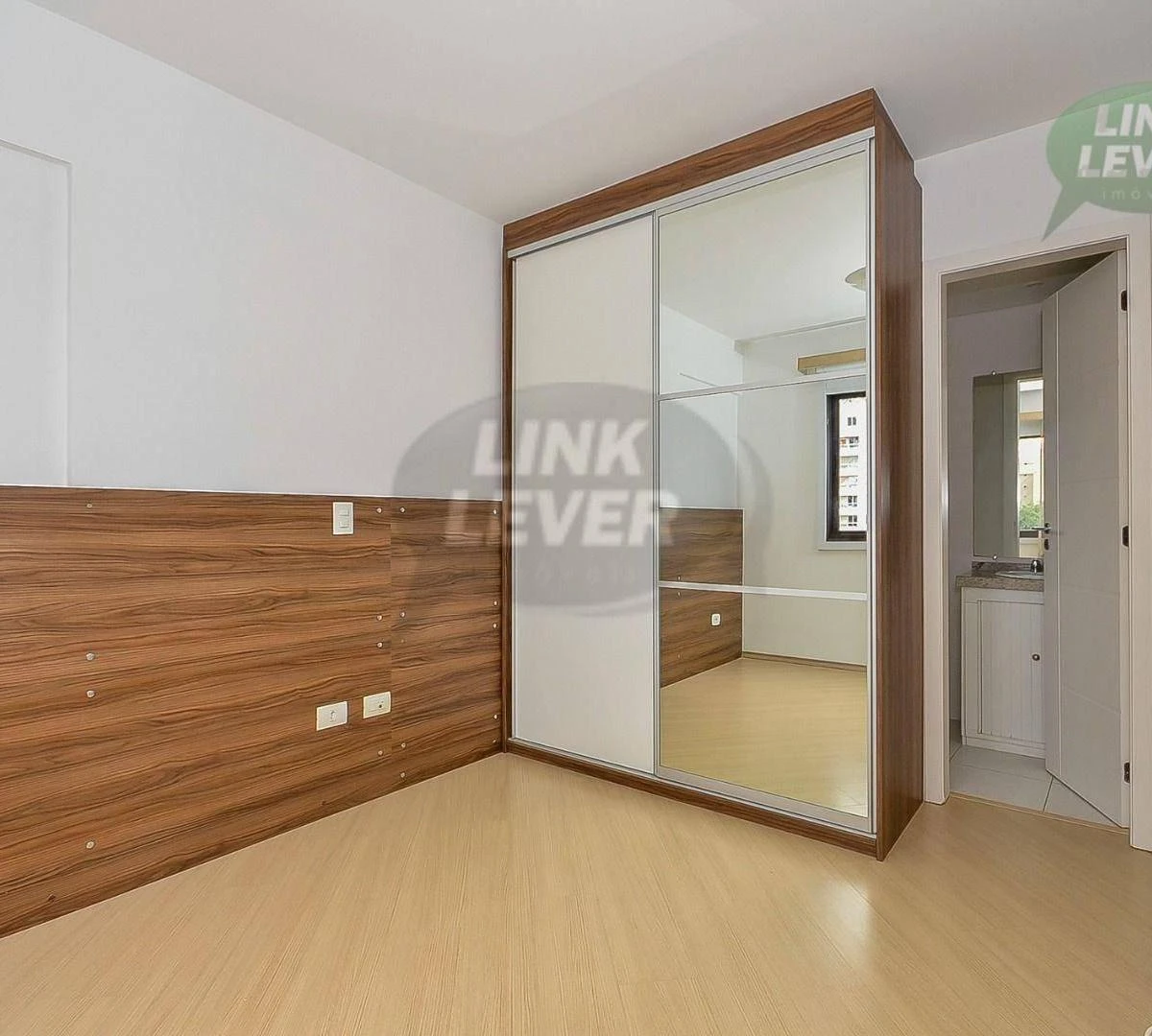 Квартира: 3 спальні, 1 з власною ванною кімнатою, 66 м² — photo 42