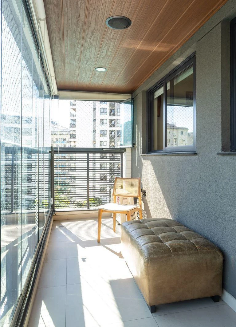 Furnished apartment, 87 m², with a glass-enclosed balcony