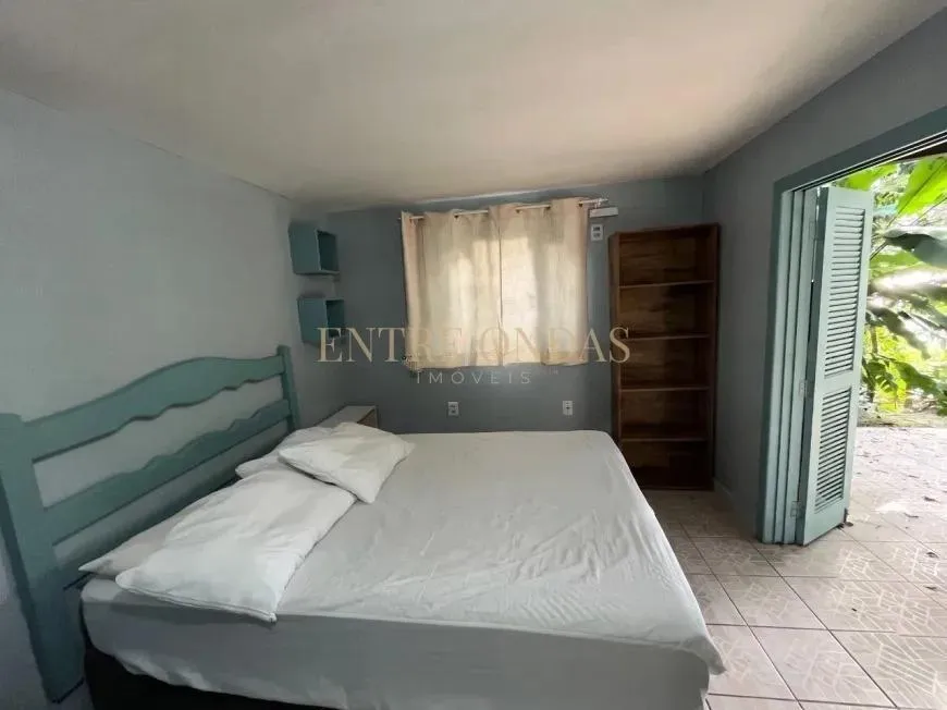 Furnished studio in a building with a pool