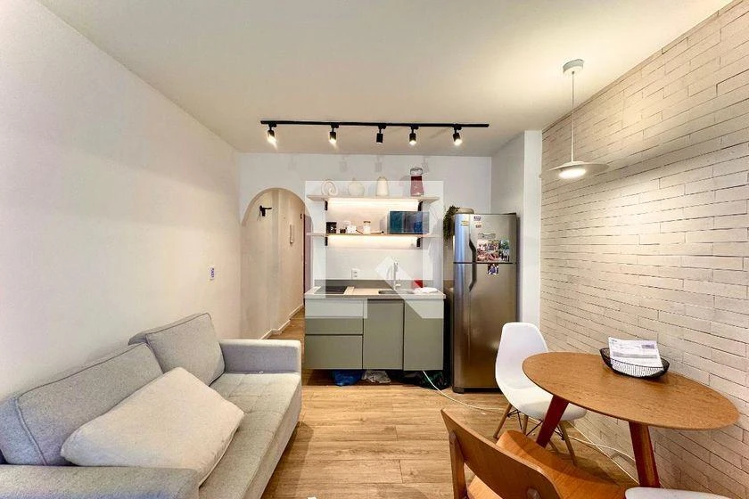 Furnished 1-bedroom apartment with open-plan kitchen