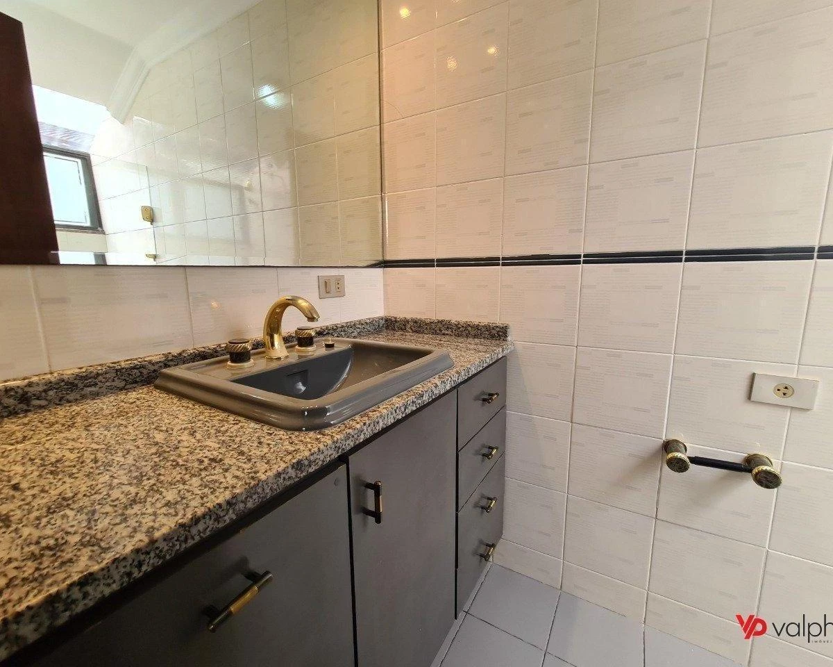 Condo house with 3 bedrooms and 5 bathrooms — photo 46