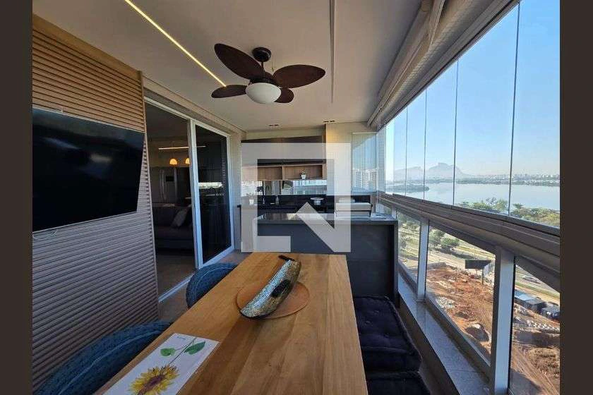 2-bedroom apartment with 1 en-suite and open-plan kitchen — photo 4