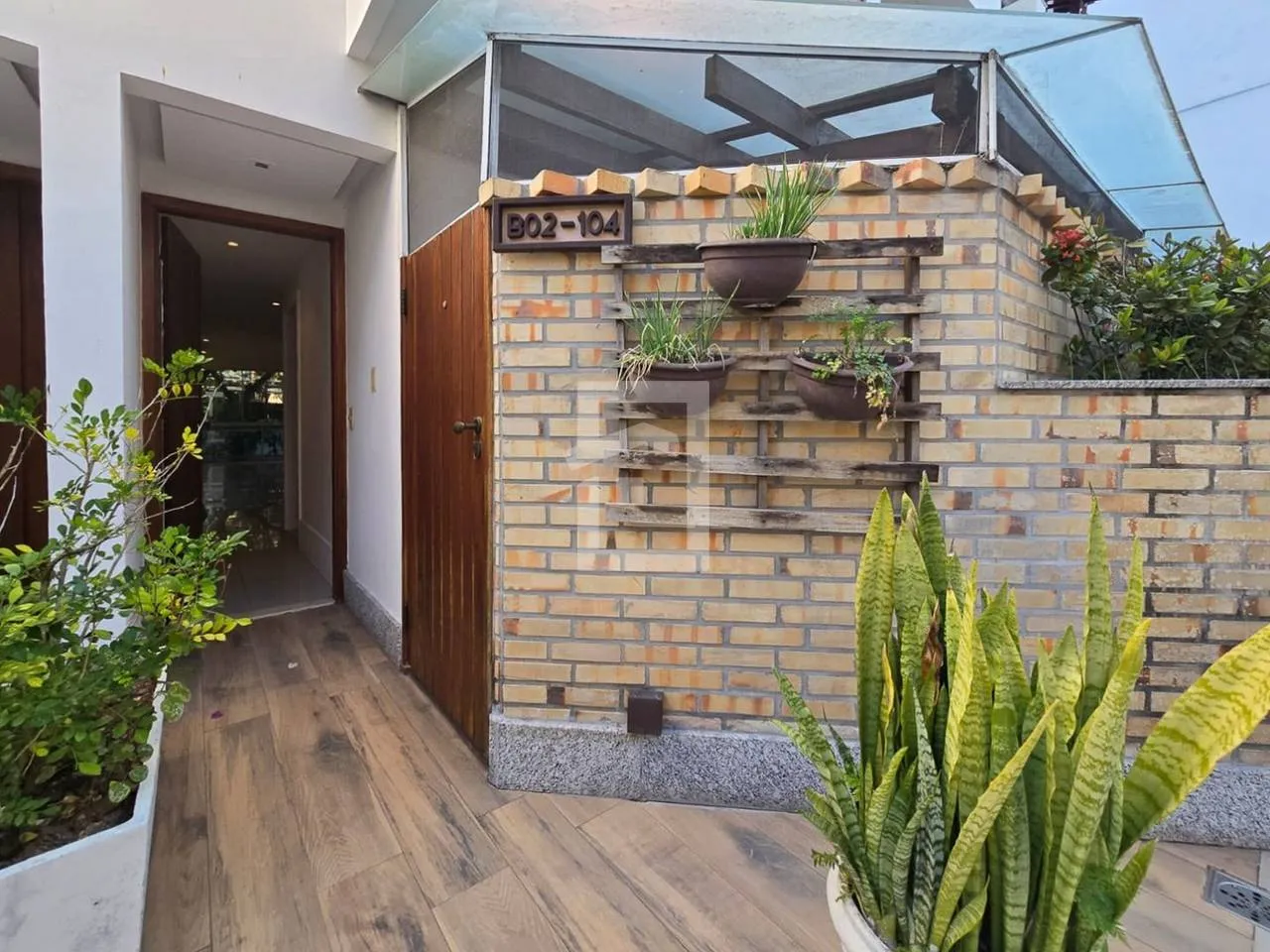 Triplex house with 4 bedrooms and 2 en-suites — photo 27