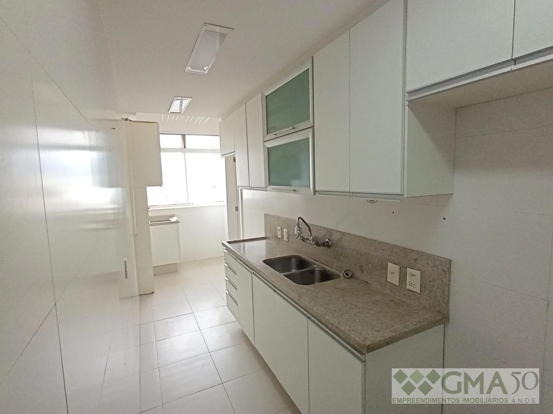 3-bedroom apartment with a mountain view — photo 16