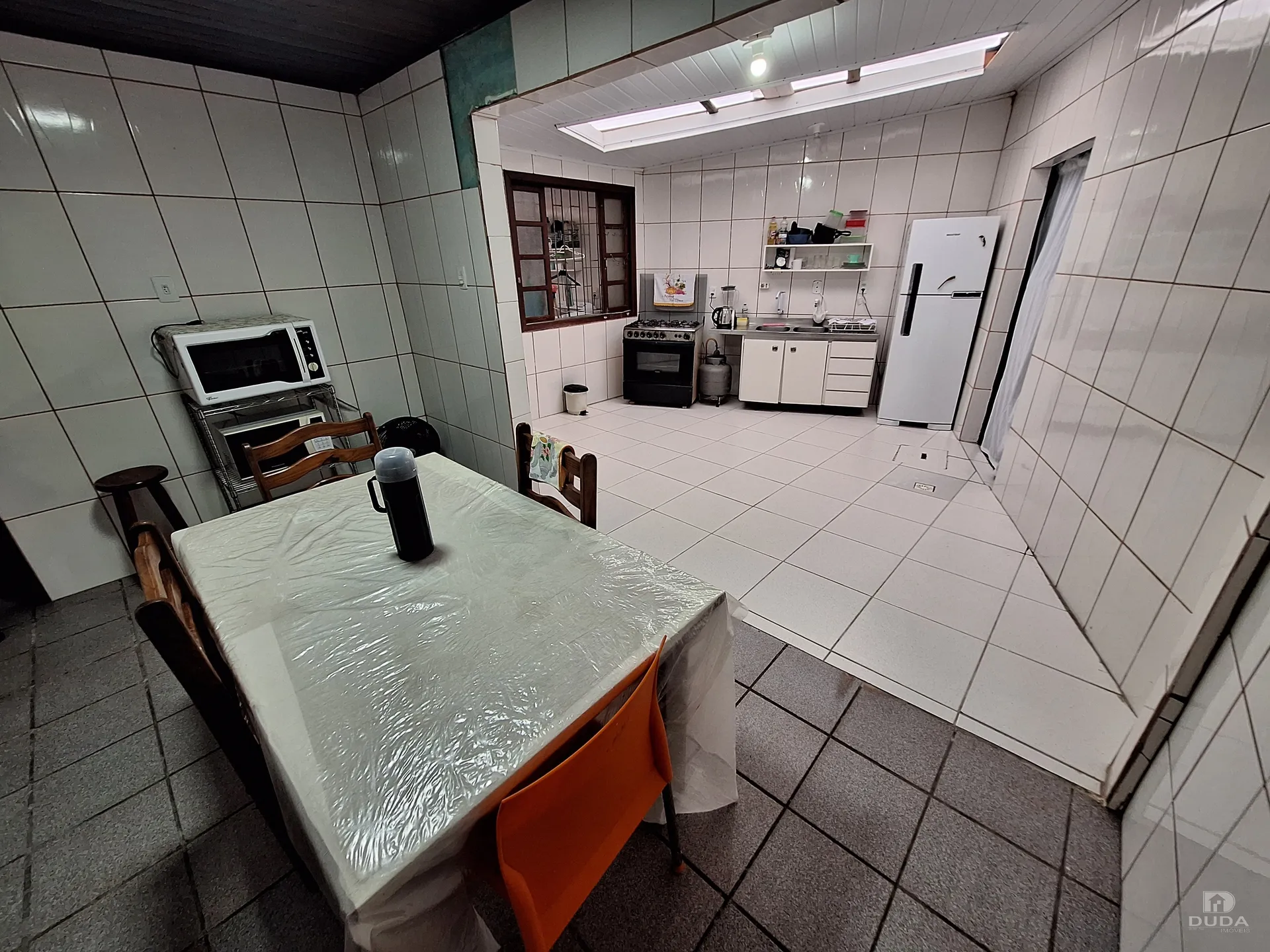 Casa amueblada con cocina cerrada y fogón a gas — photo 17