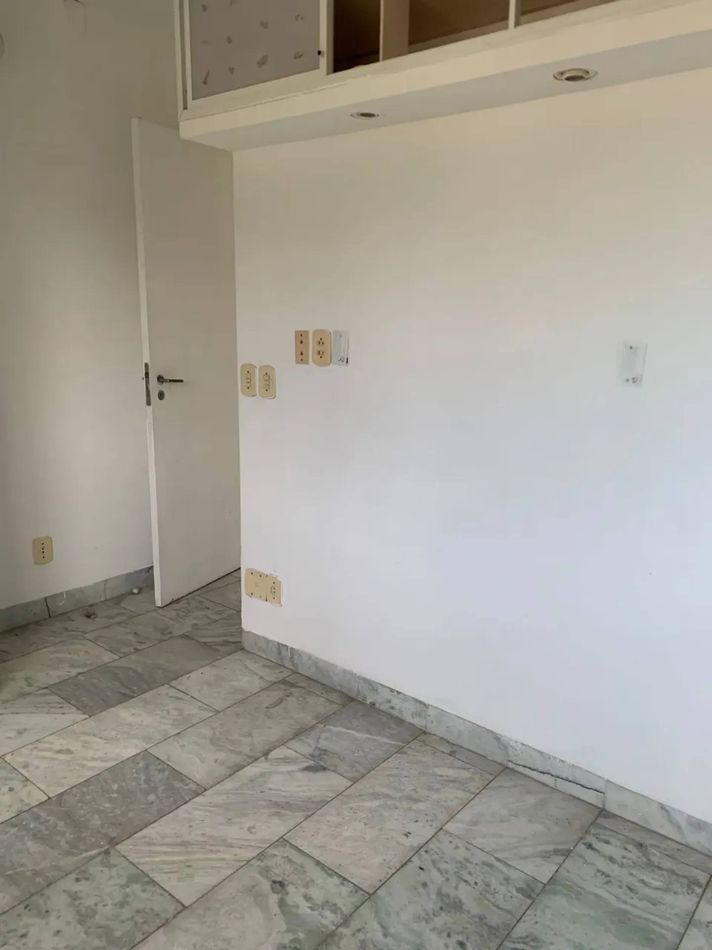Apartment on the 11th floor with a mountain view