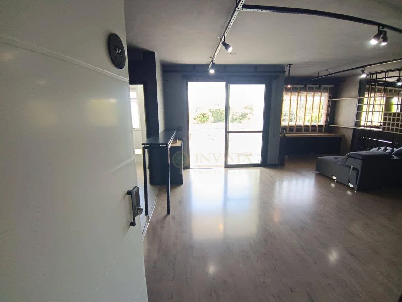 Furnished 1-bedroom apartment with balcony and BBQ