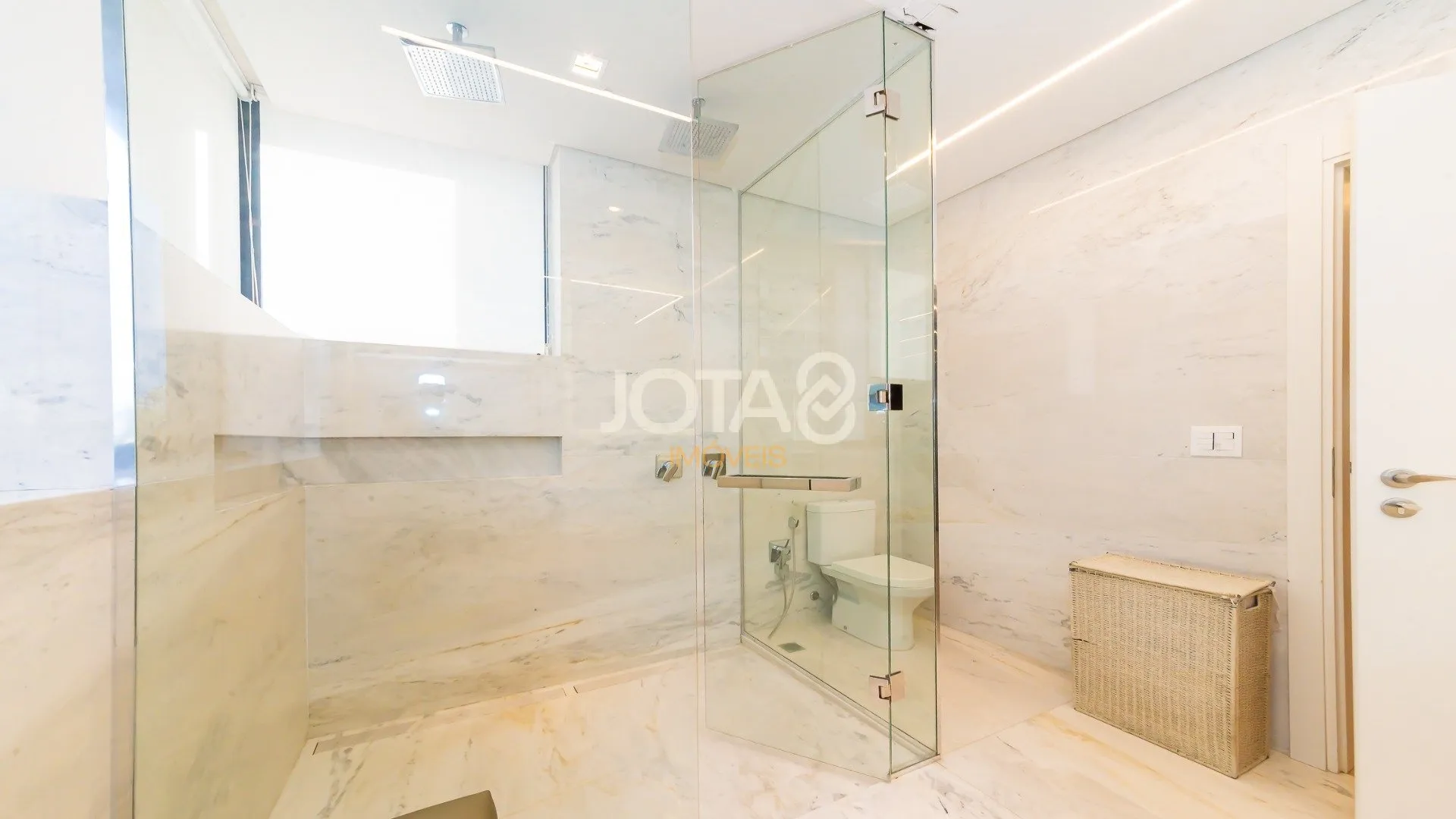 Unfurnished apartment with 3 en-suite bedrooms and balcony — photo 36