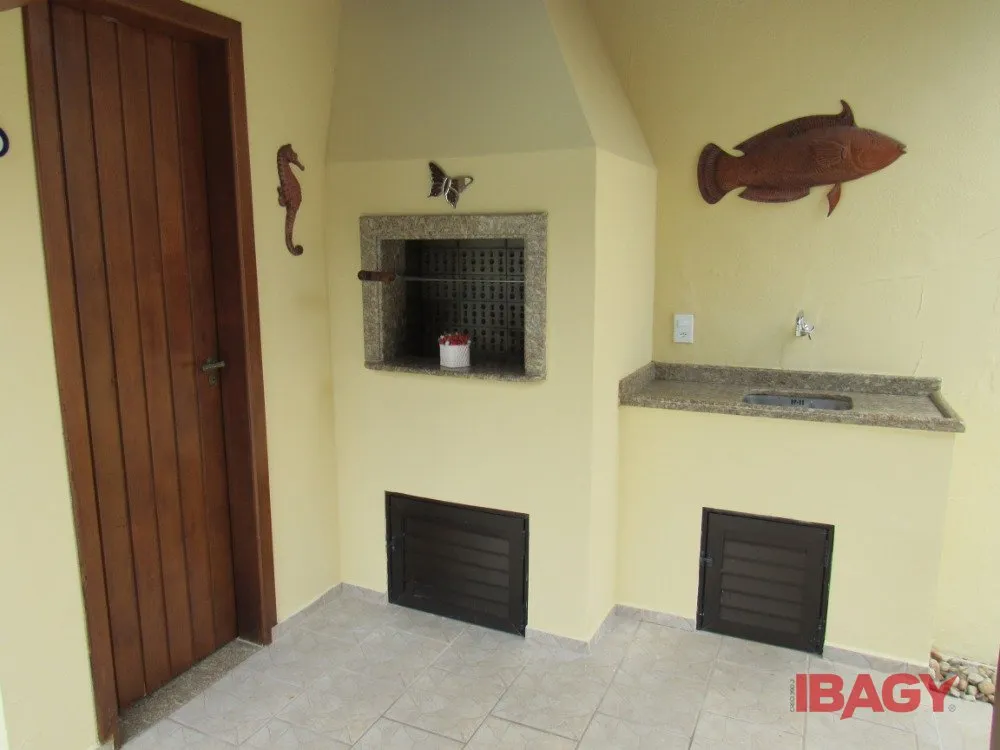 2-bedroom house with a grill on the balcony — photo 30