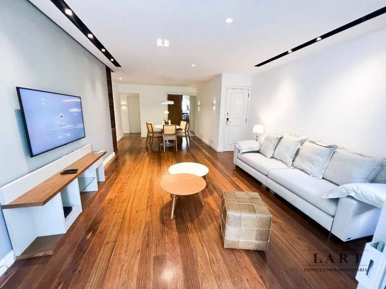 Home office in a 3-bedroom apartment, 160 m² — photo 11