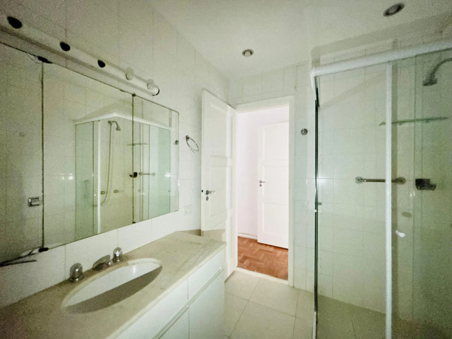 3-bedroom apartment with a jacuzzi in Rio de Janeiro — photo 25