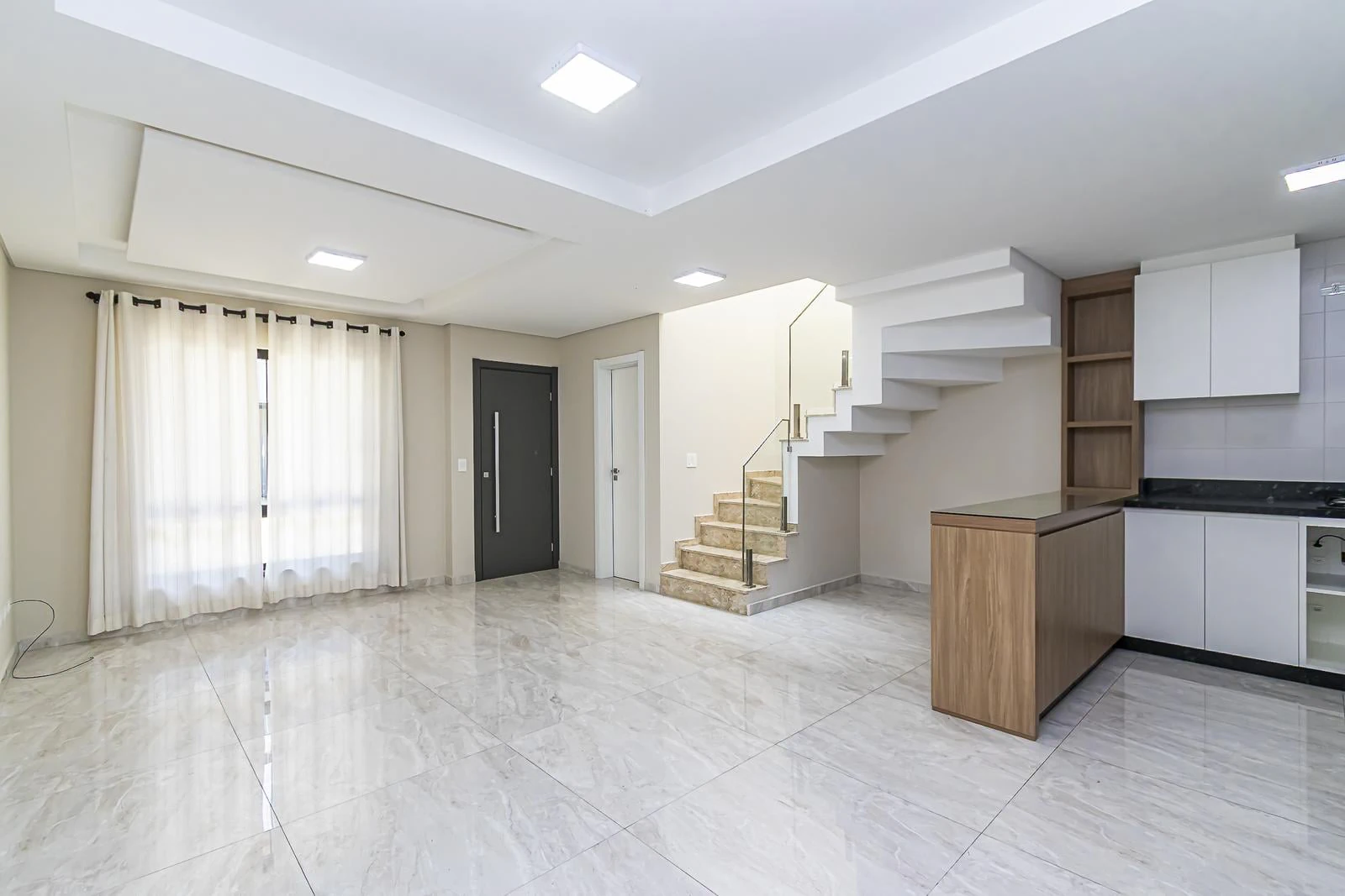 Casa, 92 m², con balcón cerrado con vidrio — photo 3