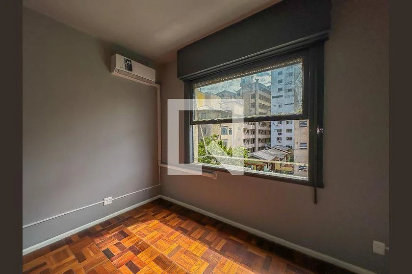 Studio com piso de madeira ou laminado, Centro — photo 13