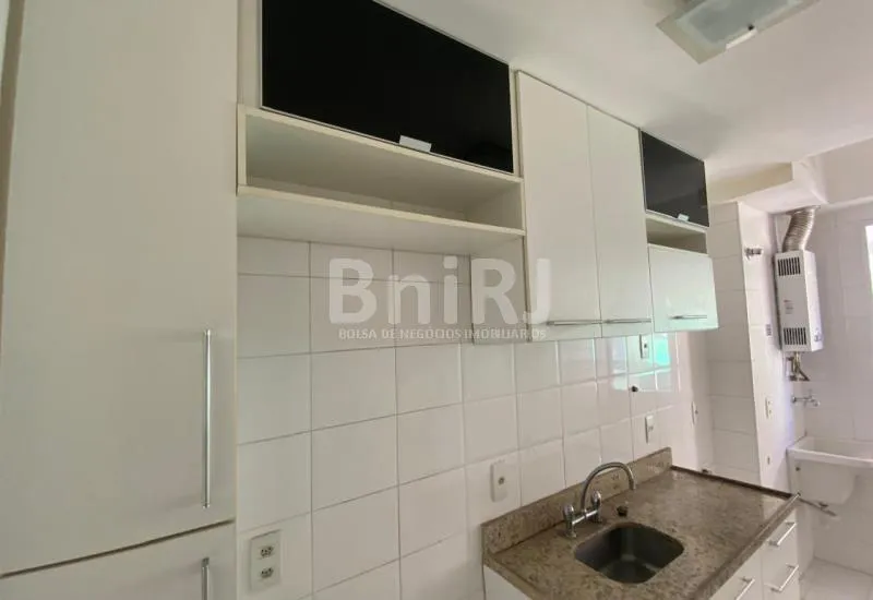 Unfurnished 2-bedroom apartment with a closed kitchen — photo 2