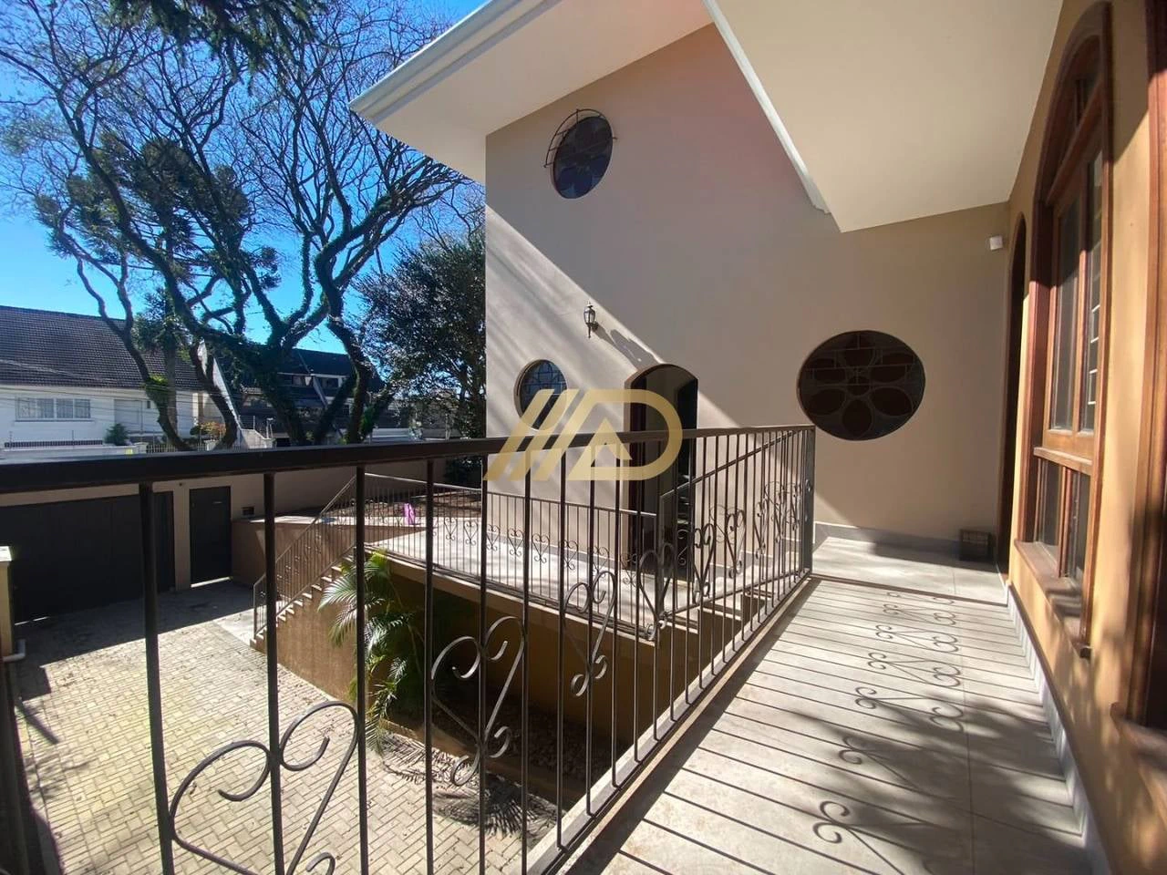 House with 4 bedrooms, 3 baths and 4 parking spots, 607 m²