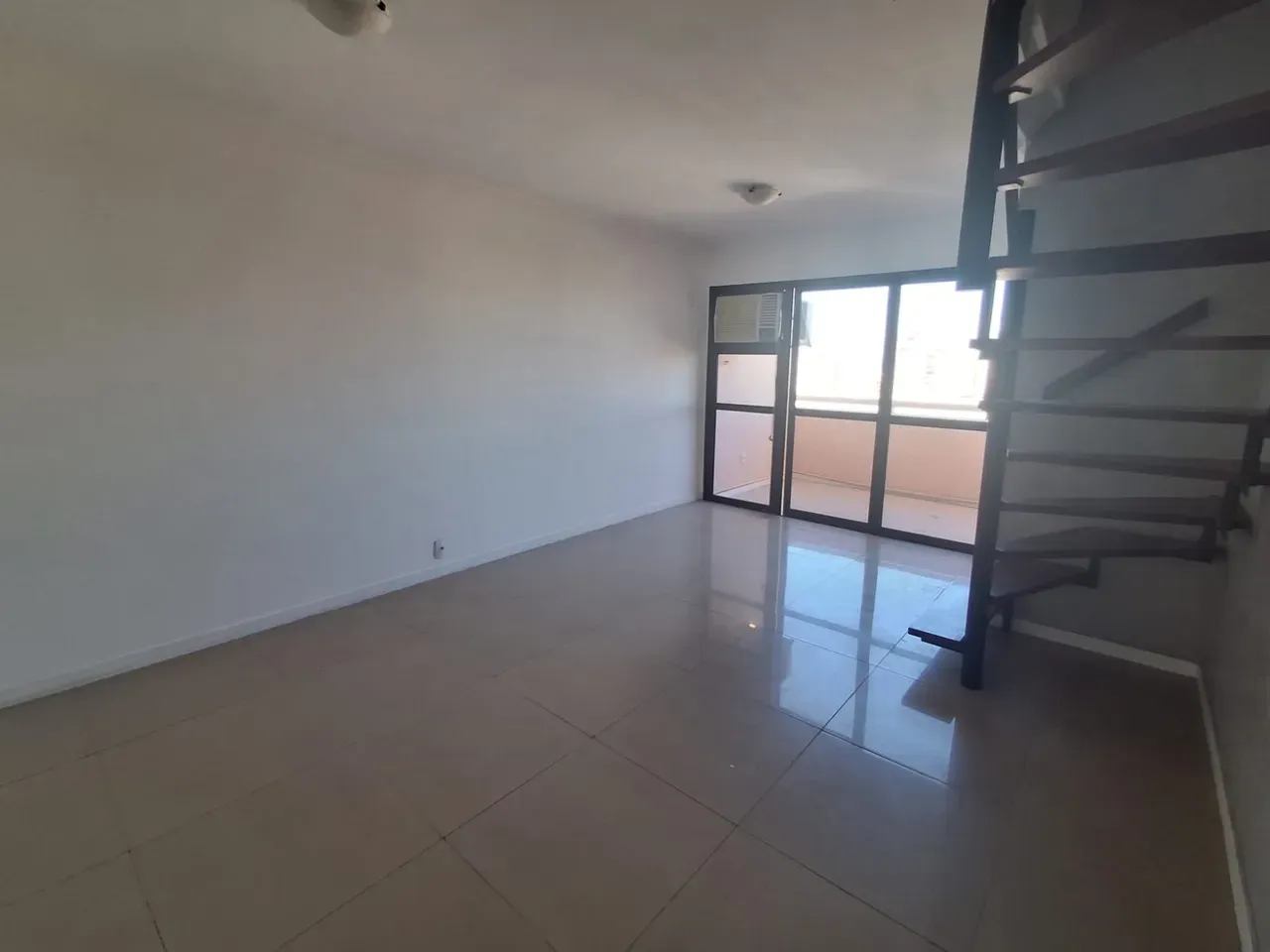 2-bedroom apartment in a building with a gym — photo 3