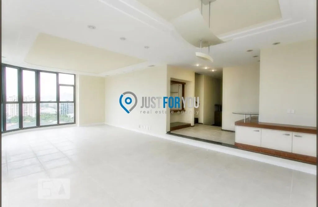 3-bedroom apartment with 4 baths and balcony — photo 10