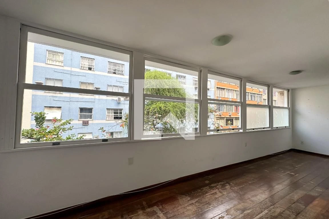Apartamento com 4 quartos e sala de estar, 3 banheiros — photo 54