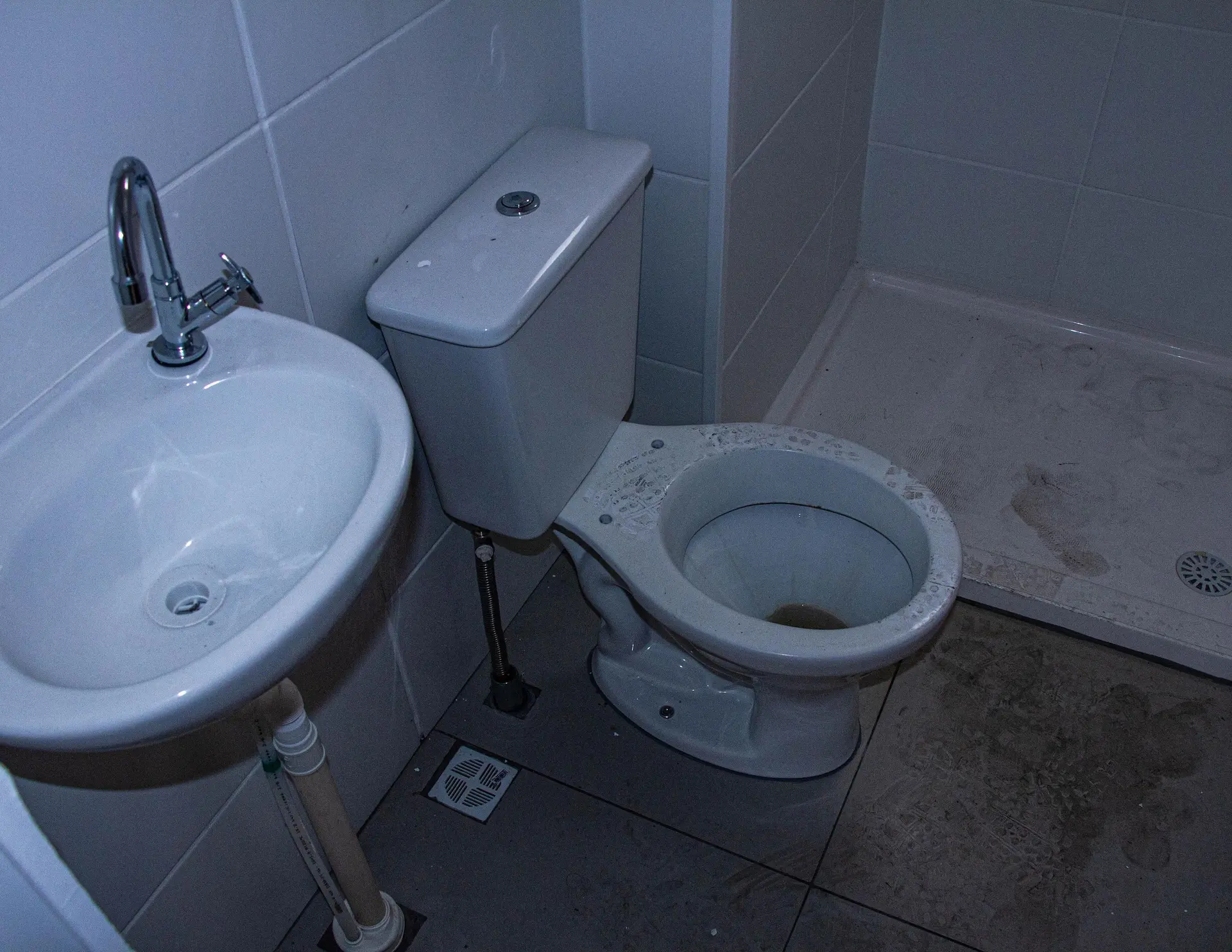 2-bedroom apartment with 1 bathroom and wood floors — photo 4