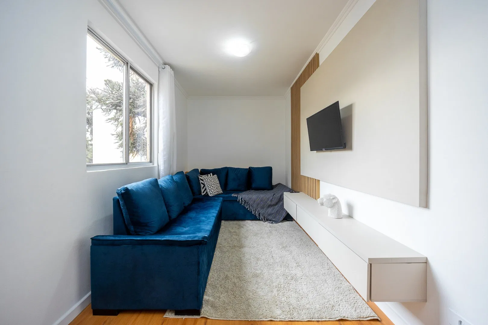 2-bedroom apartment with a washing machine