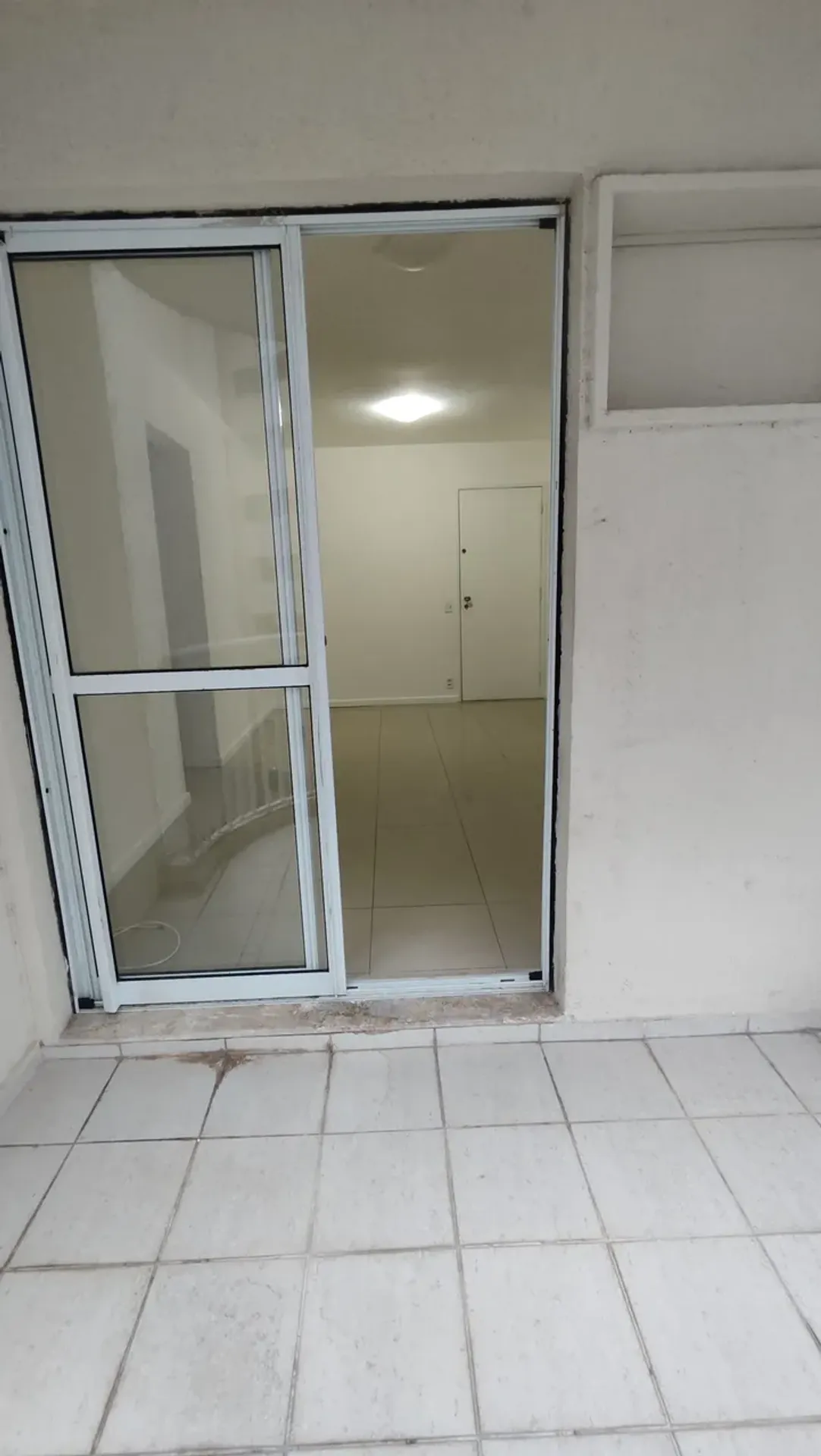 Unfurnished 2-bedroom apartment with 2 bathrooms — photo 9