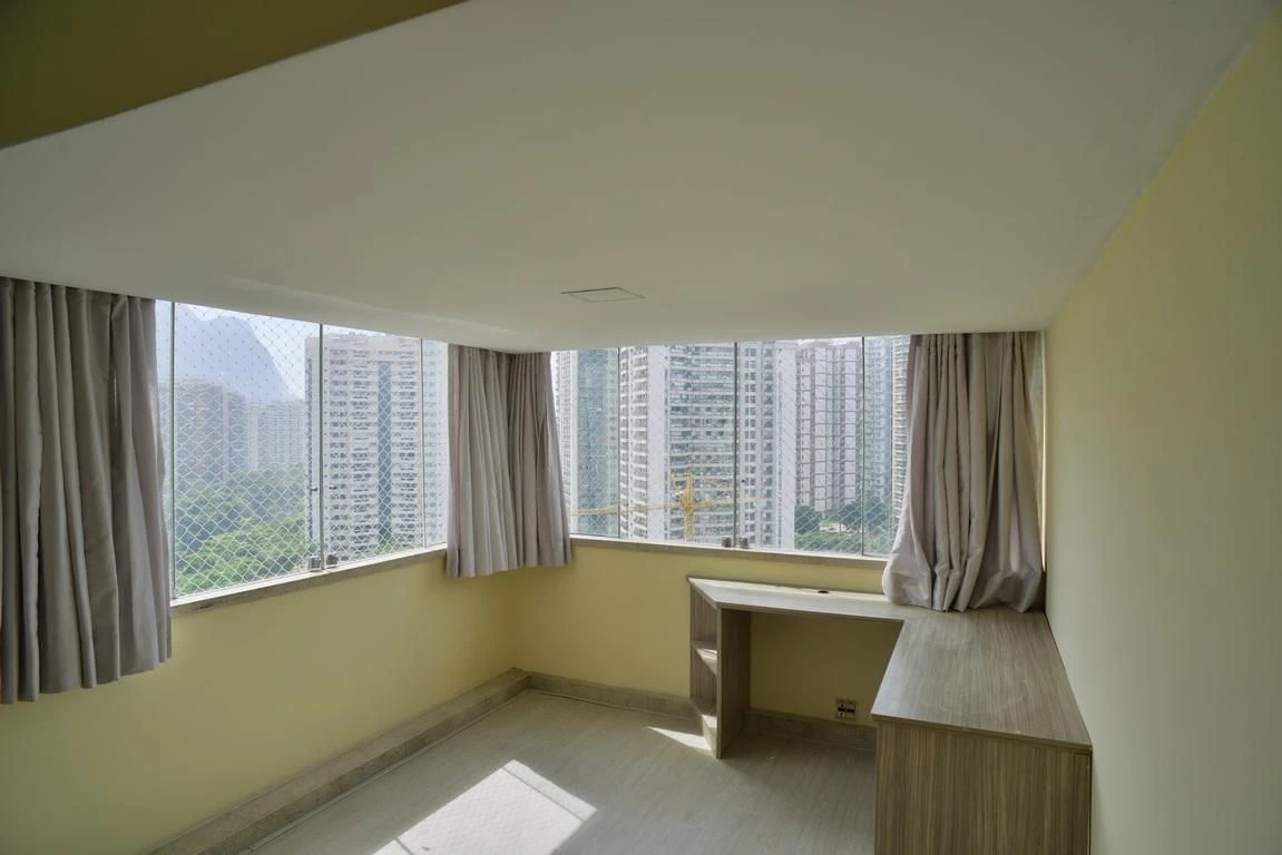 Ванна та 4 спальні: квартира 300 м² — photo 45