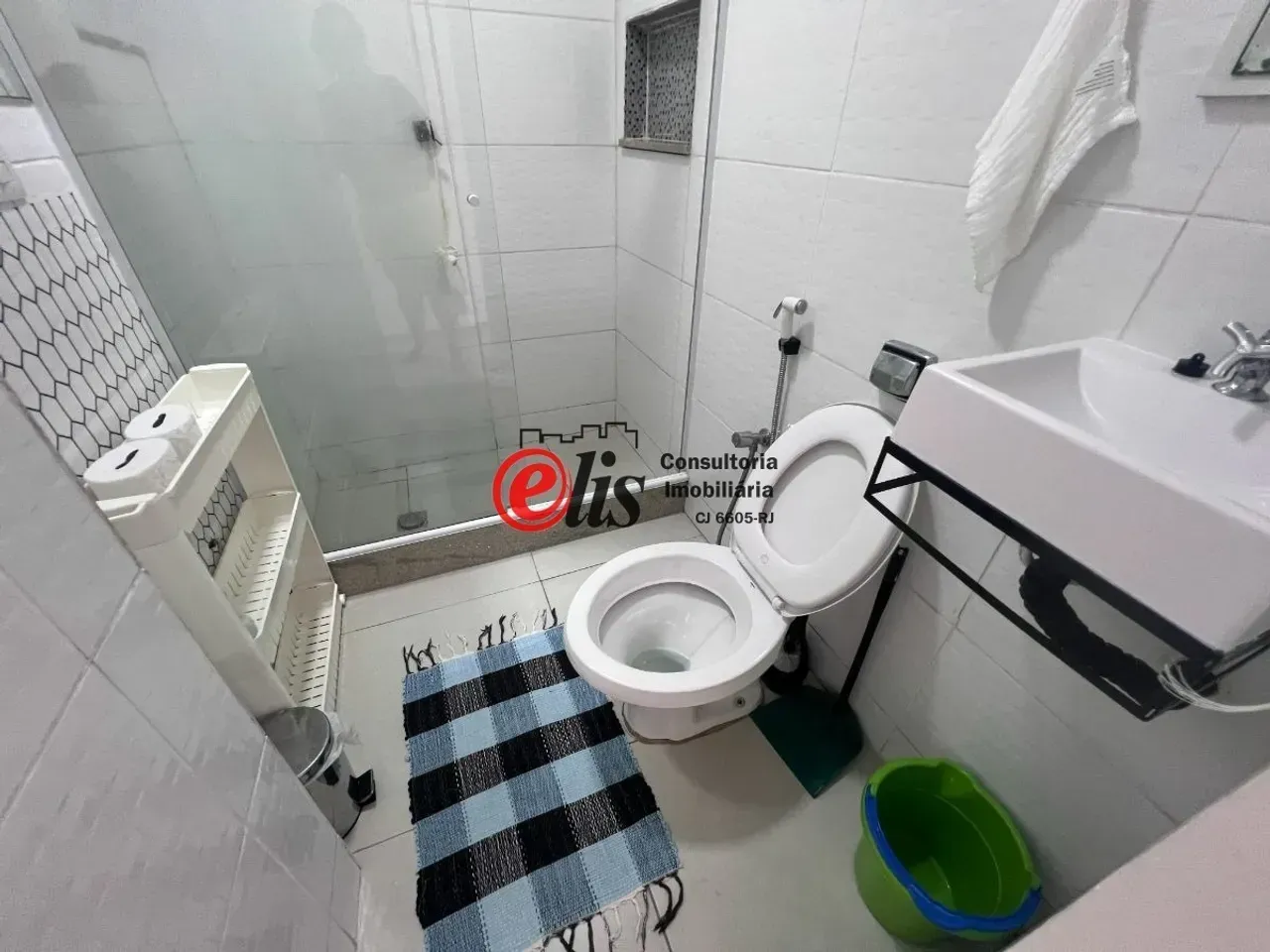 Furnished 1-bedroom apartment with compact kitchenette — photo 34