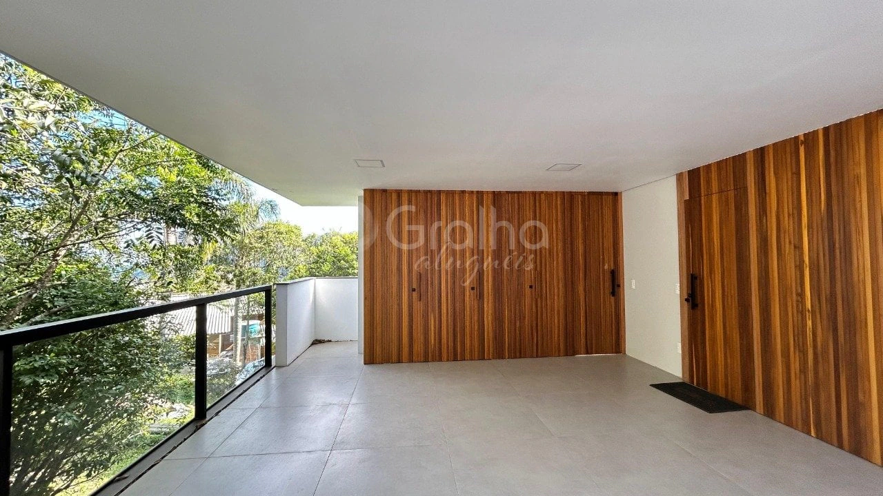 Furnished house, 158 m², with floor-to-ceiling windows — photo 5