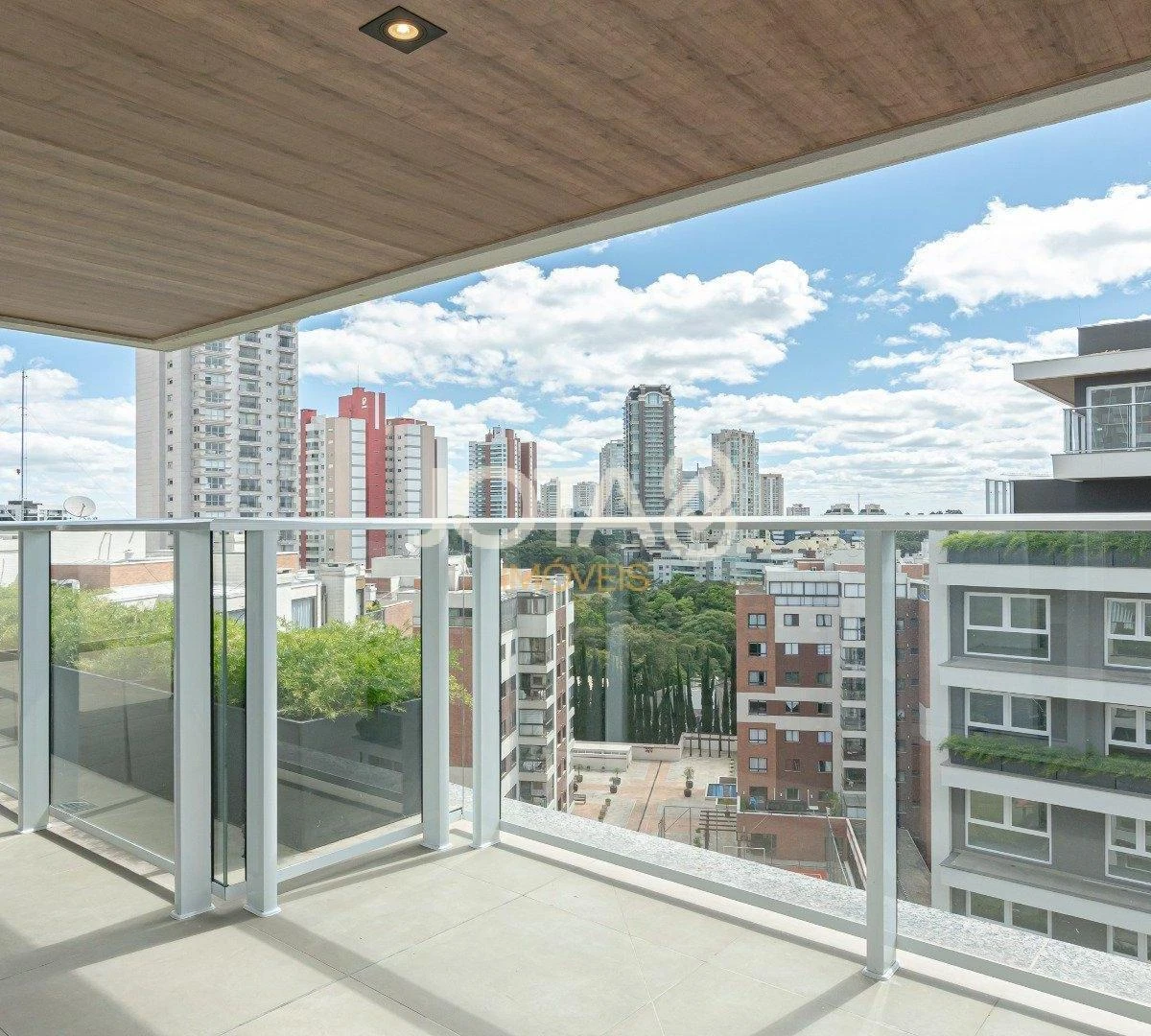Floor-to-ceiling windows in a 3-bedroom apartment, 194 m² — photo 9