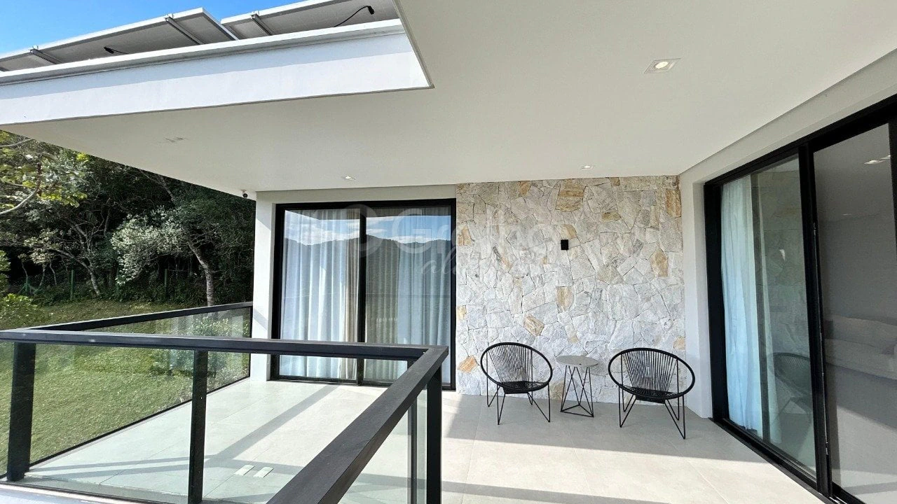 Furnished house, 158 m², with floor-to-ceiling windows — photo 17