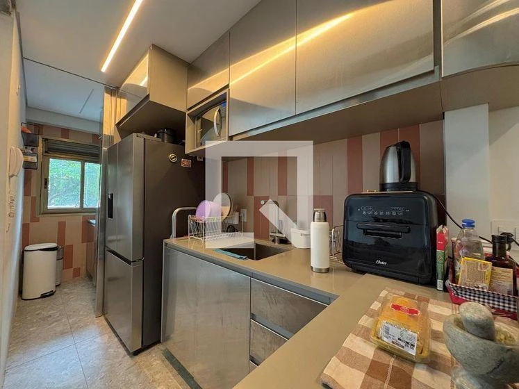 2-bedroom apartment with a glass-enclosed balcony — photo 24