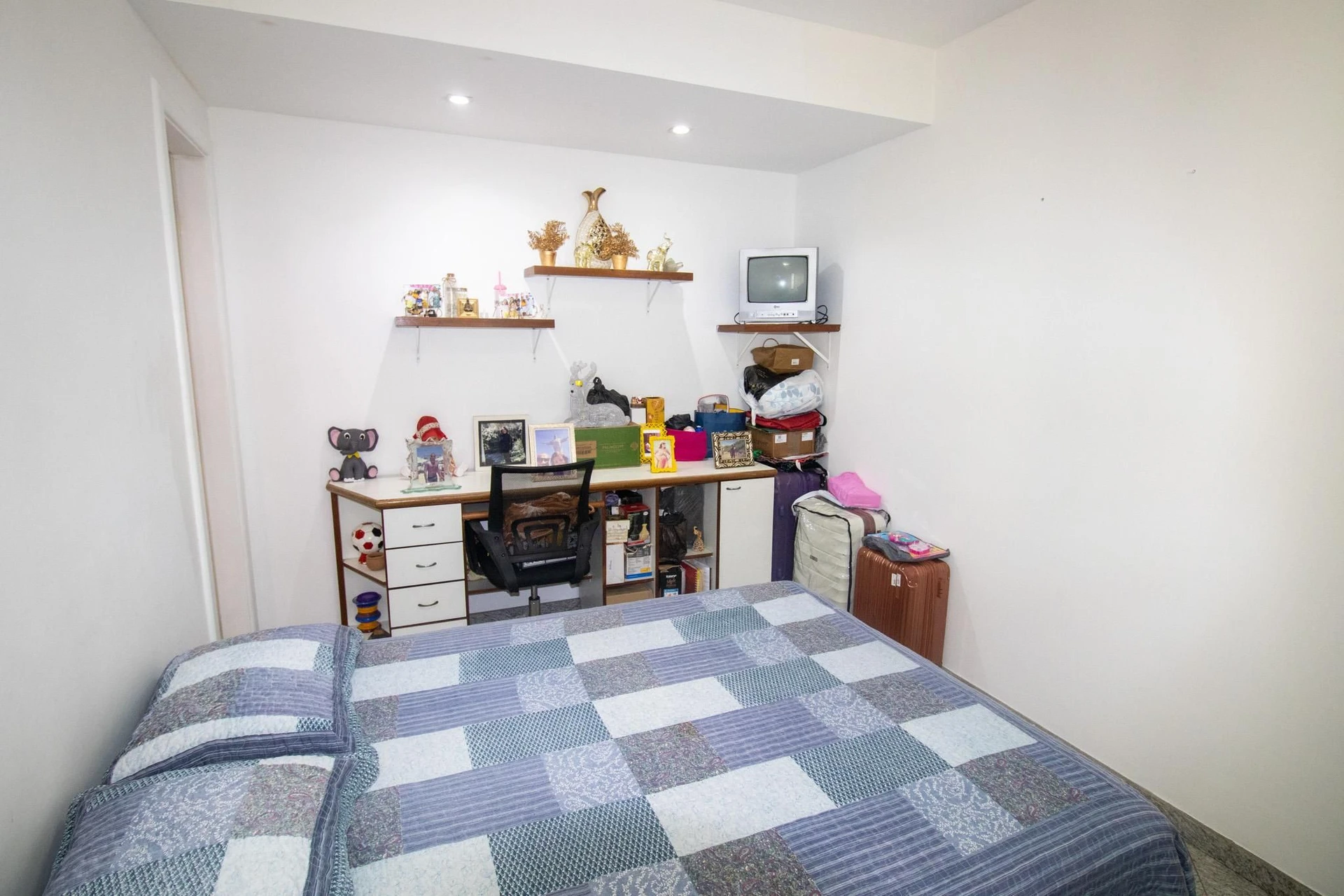 Furnished apartment with 3 bedrooms and a balcony — photo 41
