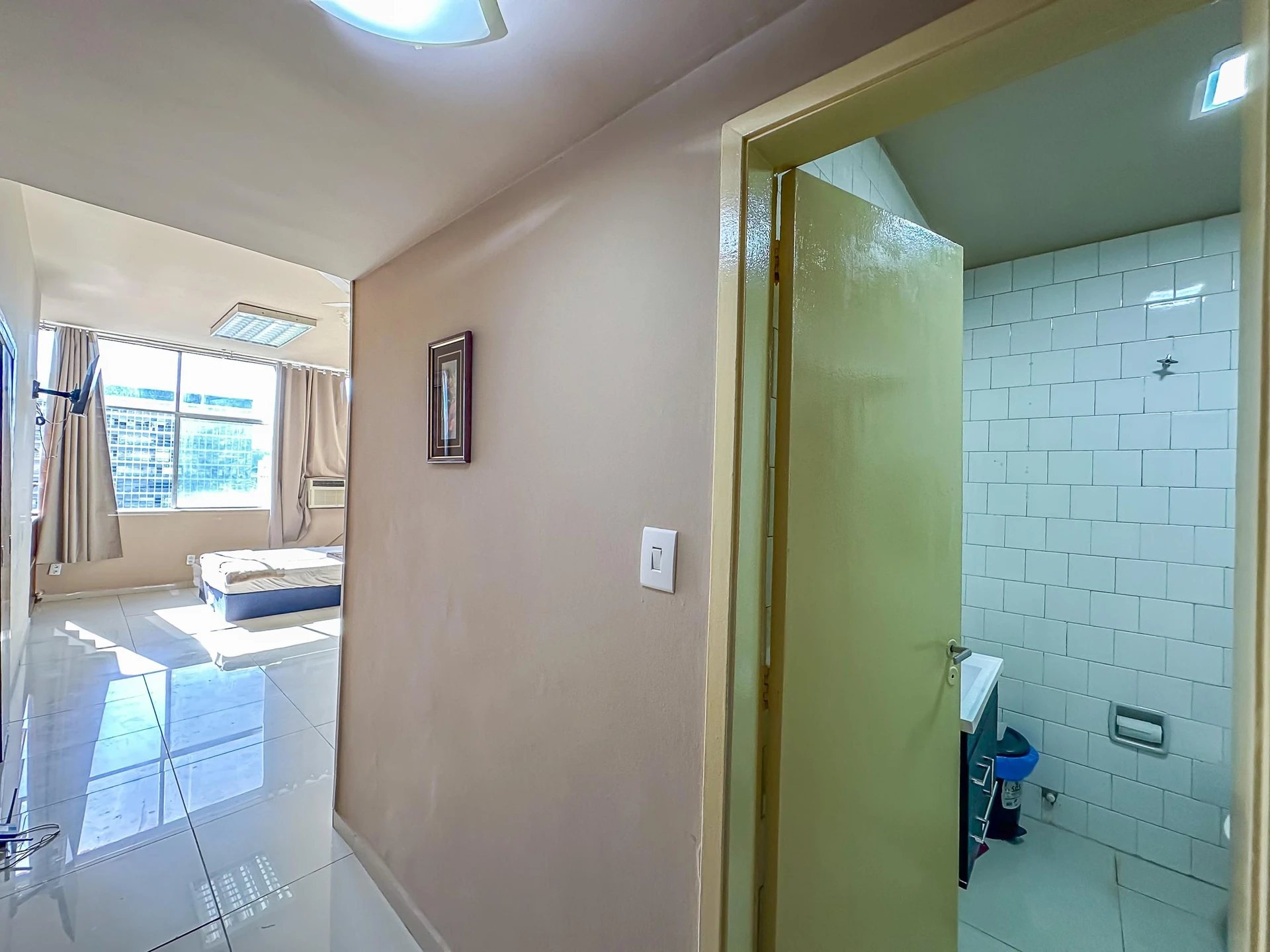 Furnished studio with a kitchenette and 1 bathroom — photo 27