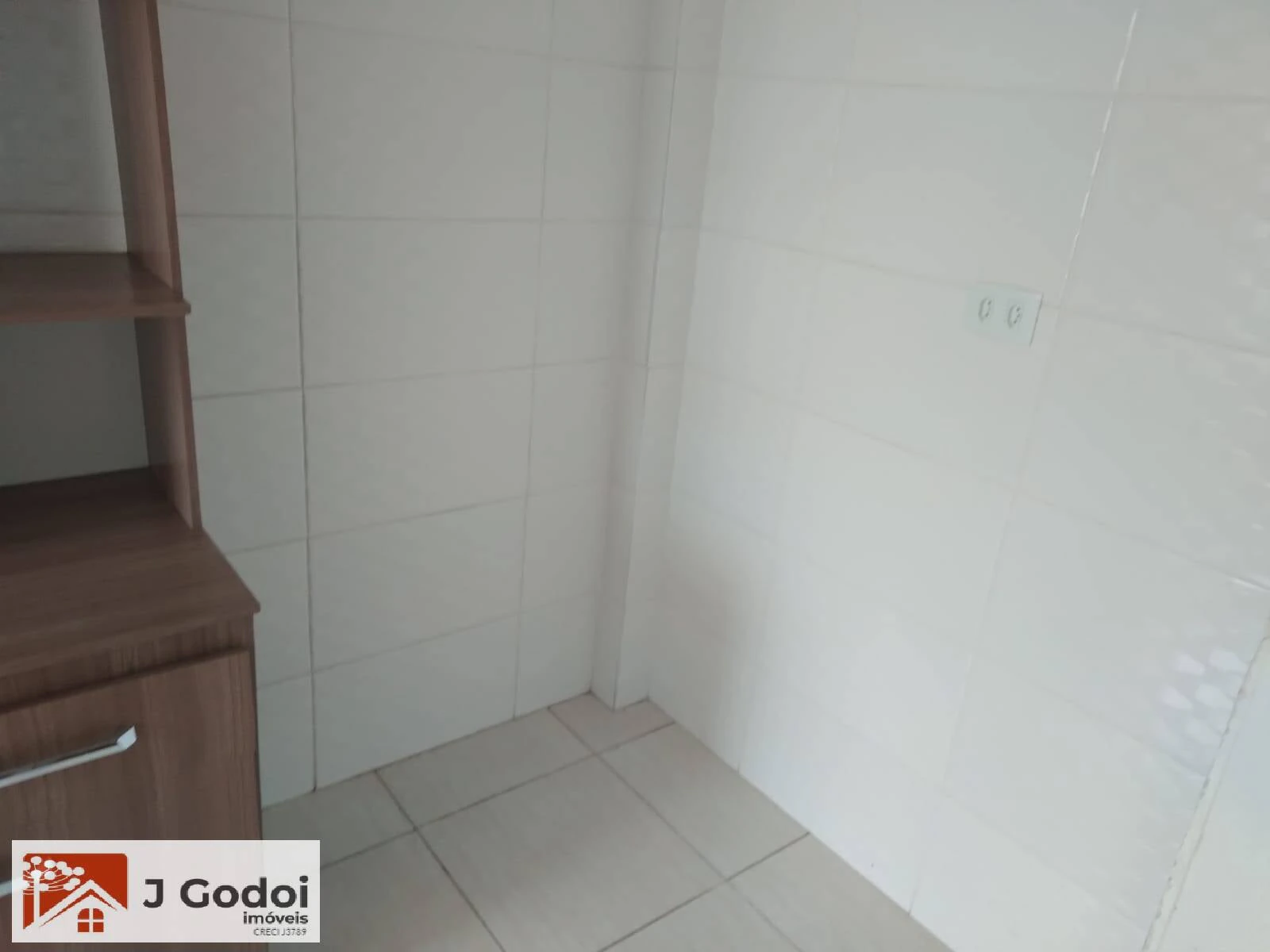 2-bedroom apartment with wood or laminate floors