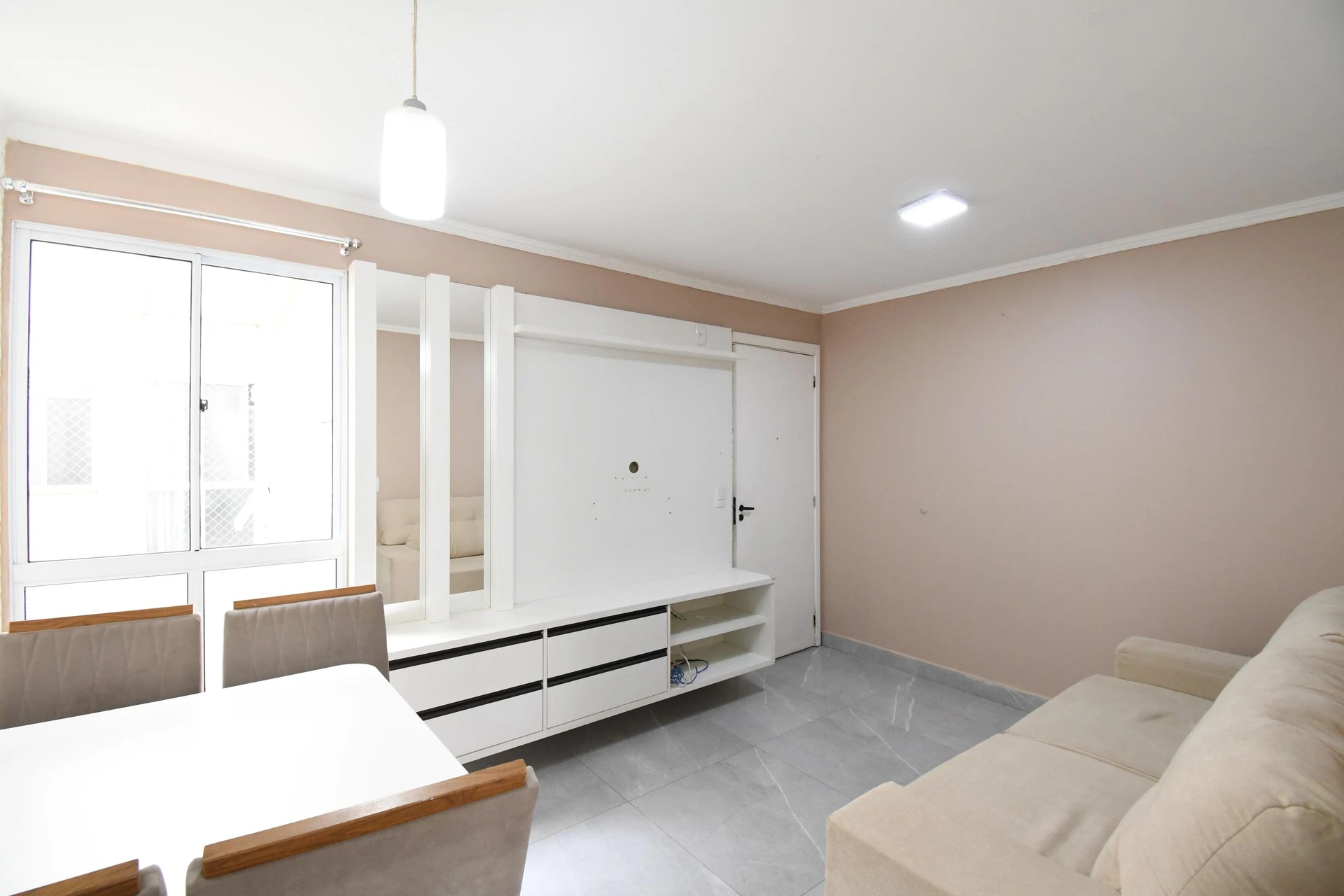 2-bedroom apartment in a building with a gym — photo 15