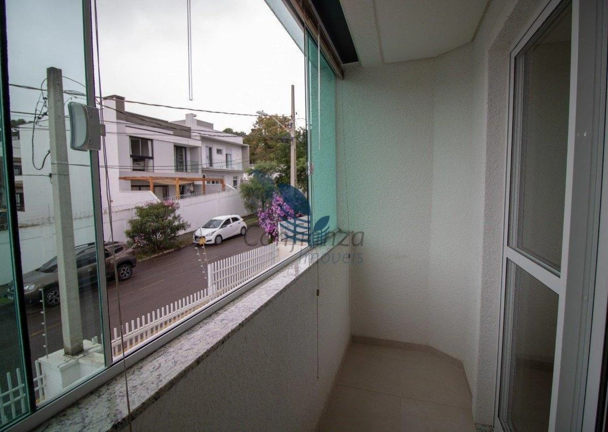 3-bedroom house with a glass-enclosed balcony in Curitiba — photo 17