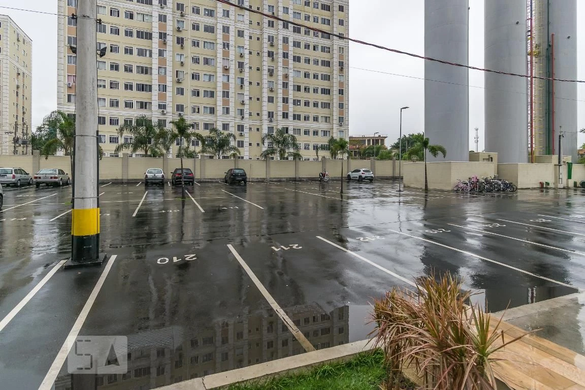 2-bedroom apartment in a building with a pool — photo 43