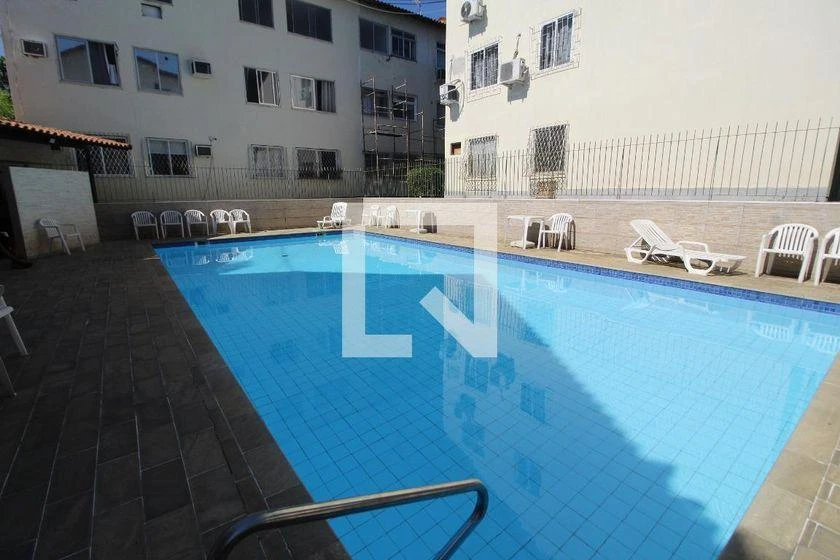 3-bedroom apartment in a building with a pool — photo 3