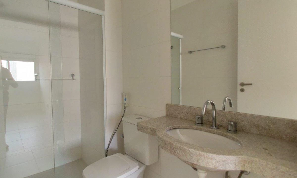 2-bedroom apartment with a mountain view — photo 25