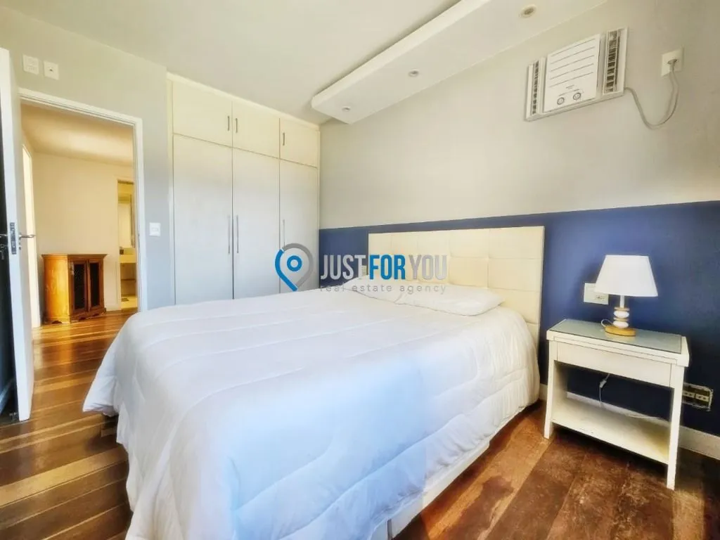 Furnished apartment with 4 bedrooms and 144 m² — photo 26